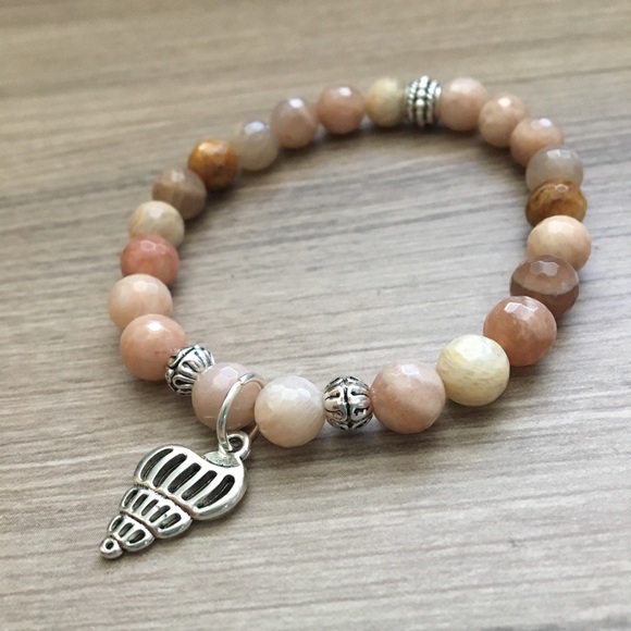 ☀️ new style!  Faceted Sunstone with Conch Charm - Picture 5 of 5